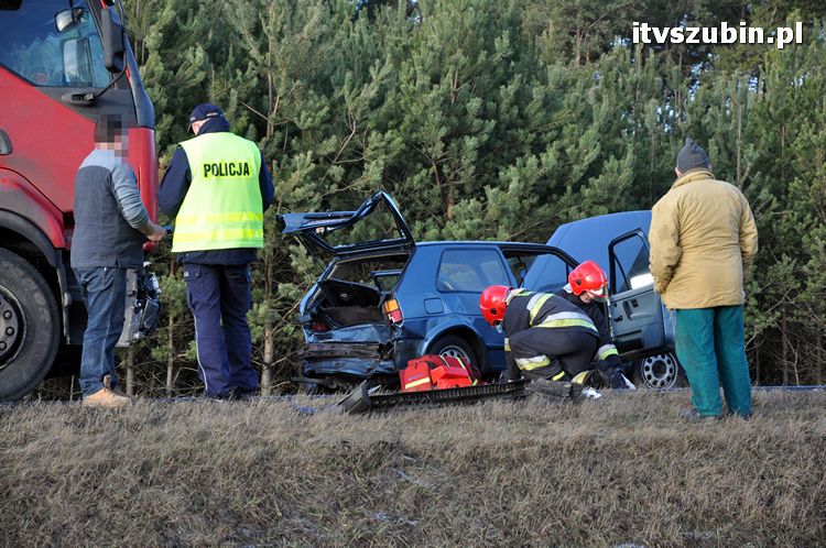 Wypadek trzech samochodów na krajowej 5, dwie osoby trafiły do szpitala