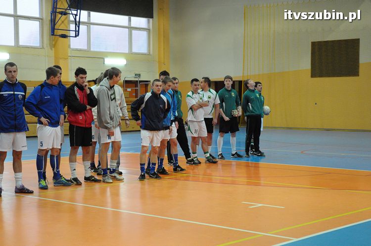 Drużyna Brzysko-Rol Brzyskorzystewko wygrała II Turniej Halowy Seniorów Piłki Nożnej o Puchar Burmistrza Szubina