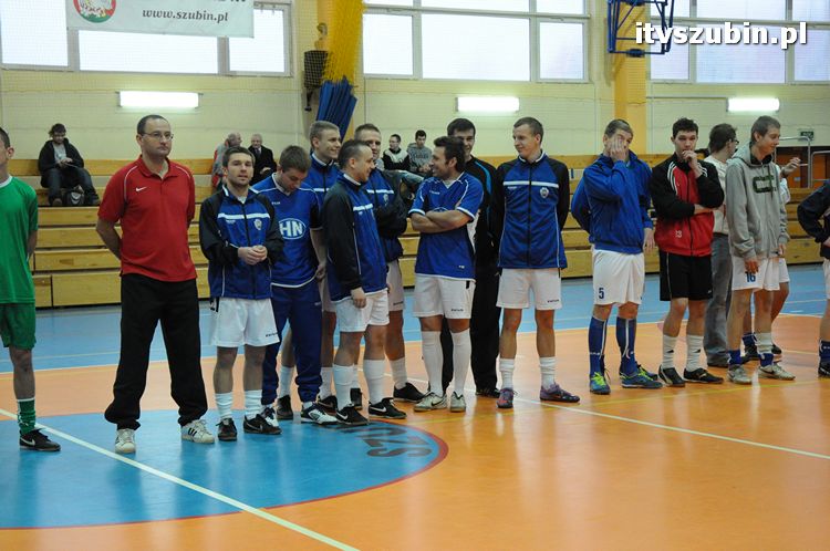 Drużyna Brzysko-Rol Brzyskorzystewko wygrała II Turniej Halowy Seniorów Piłki Nożnej o Puchar Burmistrza Szubina