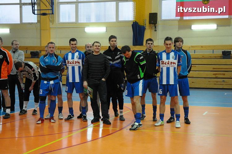 Drużyna Brzysko-Rol Brzyskorzystewko wygrała II Turniej Halowy Seniorów Piłki Nożnej o Puchar Burmistrza Szubina