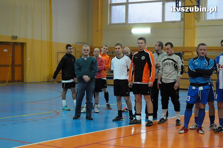 Drużyna Brzysko-Rol Brzyskorzystewko wygrała II Turniej Halowy Seniorów Piłki Nożnej o Puchar Burmistrza Szubina
