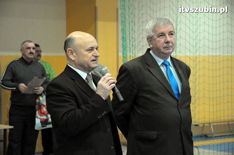 Drużyna Brzysko-Rol Brzyskorzystewko wygrała II Turniej Halowy Seniorów Piłki Nożnej o Puchar Burmistrza Szubina