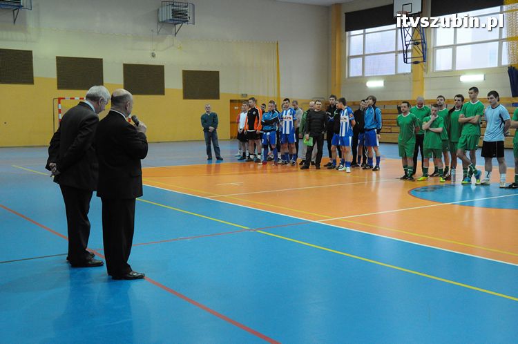 Drużyna Brzysko-Rol Brzyskorzystewko wygrała II Turniej Halowy Seniorów Piłki Nożnej o Puchar Burmistrza Szubina