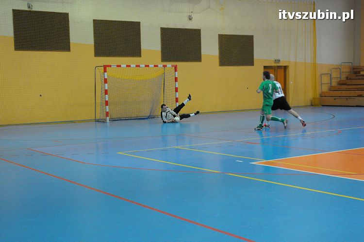 Drużyna Brzysko-Rol Brzyskorzystewko wygrała II Turniej Halowy Seniorów Piłki Nożnej o Puchar Burmistrza Szubina