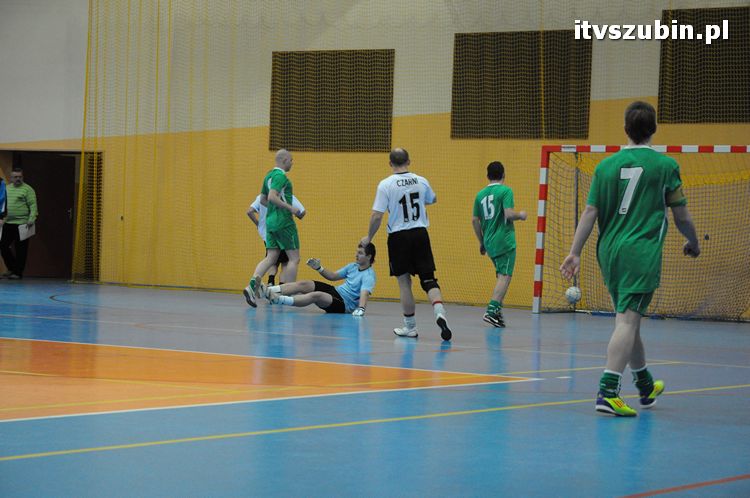 Drużyna Brzysko-Rol Brzyskorzystewko wygrała II Turniej Halowy Seniorów Piłki Nożnej o Puchar Burmistrza Szubina