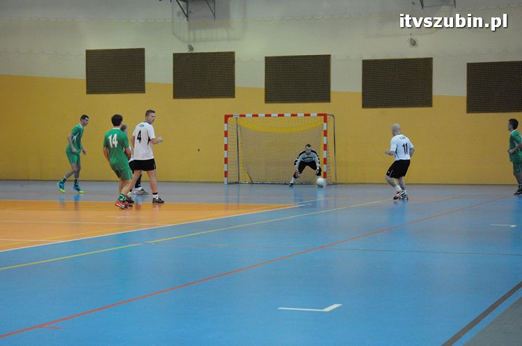 Drużyna Brzysko-Rol Brzyskorzystewko wygrała II Turniej Halowy Seniorów Piłki Nożnej o Puchar Burmistrza Szubina