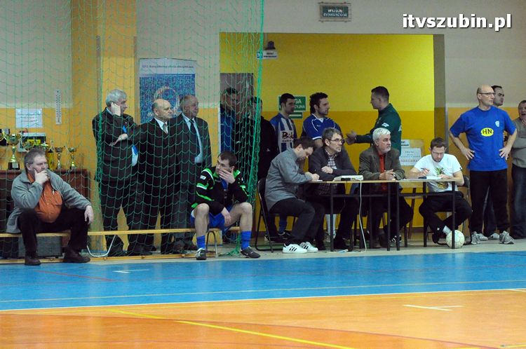 Drużyna Brzysko-Rol Brzyskorzystewko wygrała II Turniej Halowy Seniorów Piłki Nożnej o Puchar Burmistrza Szubina