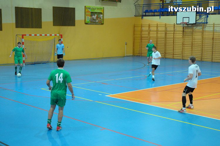 Drużyna Brzysko-Rol Brzyskorzystewko wygrała II Turniej Halowy Seniorów Piłki Nożnej o Puchar Burmistrza Szubina