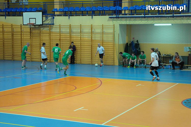 Drużyna Brzysko-Rol Brzyskorzystewko wygrała II Turniej Halowy Seniorów Piłki Nożnej o Puchar Burmistrza Szubina