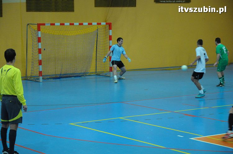 Drużyna Brzysko-Rol Brzyskorzystewko wygrała II Turniej Halowy Seniorów Piłki Nożnej o Puchar Burmistrza Szubina