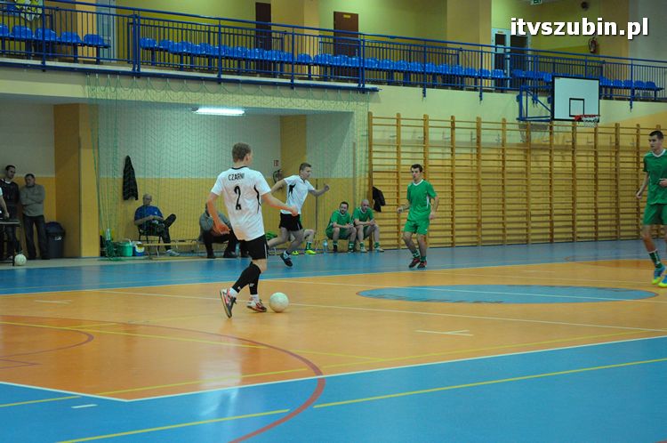Drużyna Brzysko-Rol Brzyskorzystewko wygrała II Turniej Halowy Seniorów Piłki Nożnej o Puchar Burmistrza Szubina