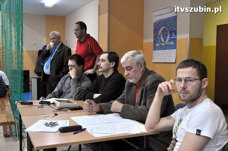 Drużyna Brzysko-Rol Brzyskorzystewko wygrała II Turniej Halowy Seniorów Piłki Nożnej o Puchar Burmistrza Szubina