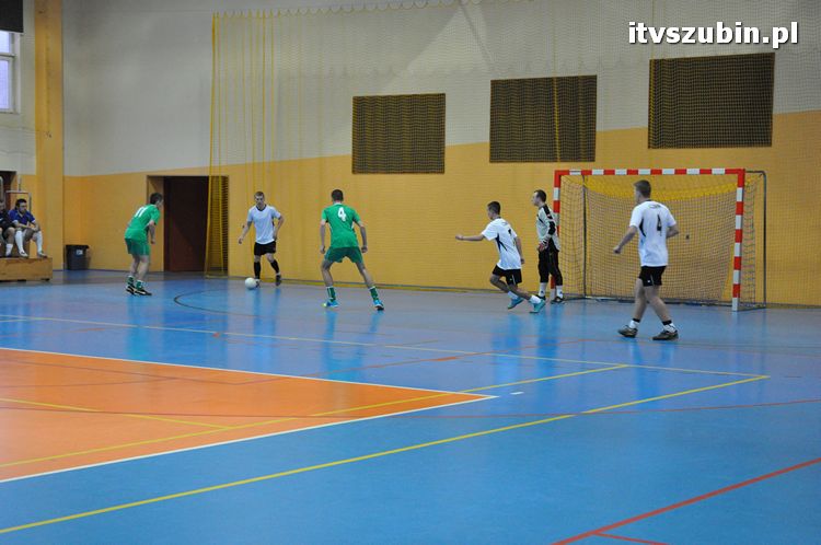 Drużyna Brzysko-Rol Brzyskorzystewko wygrała II Turniej Halowy Seniorów Piłki Nożnej o Puchar Burmistrza Szubina