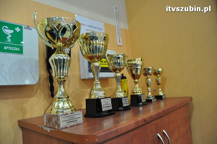 Drużyna Brzysko-Rol Brzyskorzystewko wygrała II Turniej Halowy Seniorów Piłki Nożnej o Puchar Burmistrza Szubina