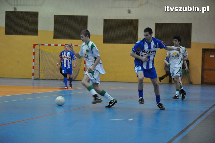 Drużyna Brzysko-Rol Brzyskorzystewko wygrała II Turniej Halowy Seniorów Piłki Nożnej o Puchar Burmistrza Szubina