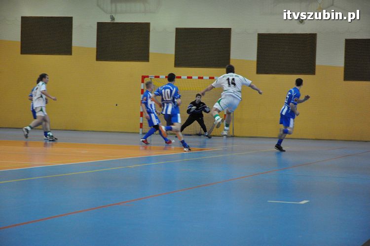 Drużyna Brzysko-Rol Brzyskorzystewko wygrała II Turniej Halowy Seniorów Piłki Nożnej o Puchar Burmistrza Szubina
