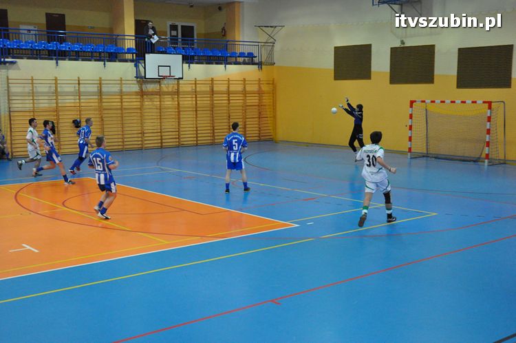 Drużyna Brzysko-Rol Brzyskorzystewko wygrała II Turniej Halowy Seniorów Piłki Nożnej o Puchar Burmistrza Szubina