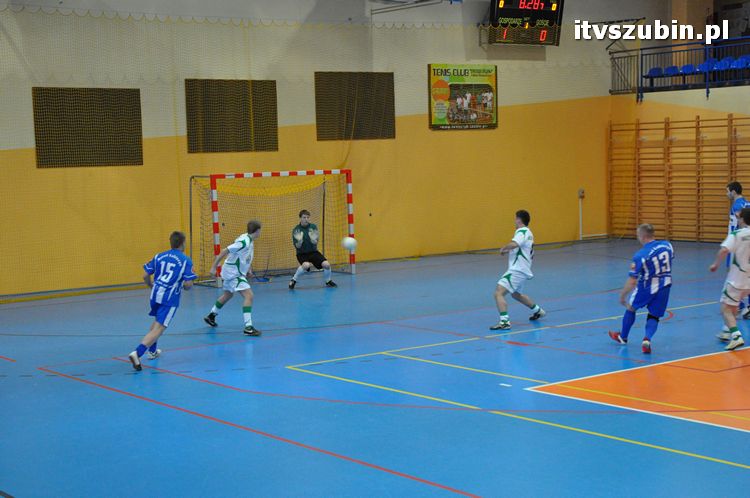 Drużyna Brzysko-Rol Brzyskorzystewko wygrała II Turniej Halowy Seniorów Piłki Nożnej o Puchar Burmistrza Szubina