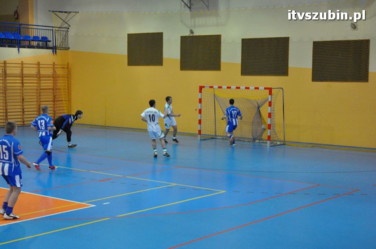 Drużyna Brzysko-Rol Brzyskorzystewko wygrała II Turniej Halowy Seniorów Piłki Nożnej o Puchar Burmistrza Szubina