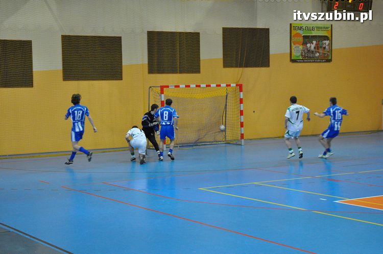 Drużyna Brzysko-Rol Brzyskorzystewko wygrała II Turniej Halowy Seniorów Piłki Nożnej o Puchar Burmistrza Szubina