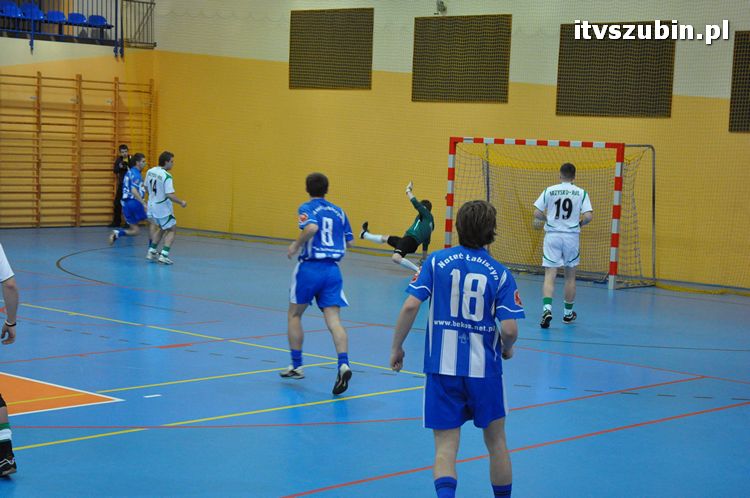 Drużyna Brzysko-Rol Brzyskorzystewko wygrała II Turniej Halowy Seniorów Piłki Nożnej o Puchar Burmistrza Szubina