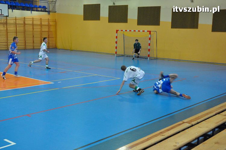Drużyna Brzysko-Rol Brzyskorzystewko wygrała II Turniej Halowy Seniorów Piłki Nożnej o Puchar Burmistrza Szubina