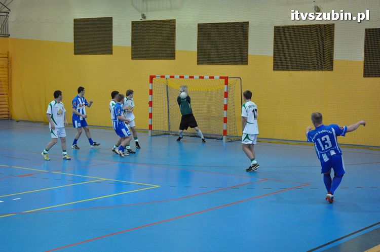 Drużyna Brzysko-Rol Brzyskorzystewko wygrała II Turniej Halowy Seniorów Piłki Nożnej o Puchar Burmistrza Szubina