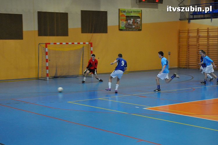 Drużyna Brzysko-Rol Brzyskorzystewko wygrała II Turniej Halowy Seniorów Piłki Nożnej o Puchar Burmistrza Szubina