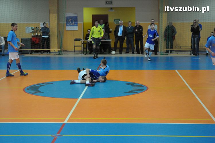 Drużyna Brzysko-Rol Brzyskorzystewko wygrała II Turniej Halowy Seniorów Piłki Nożnej o Puchar Burmistrza Szubina