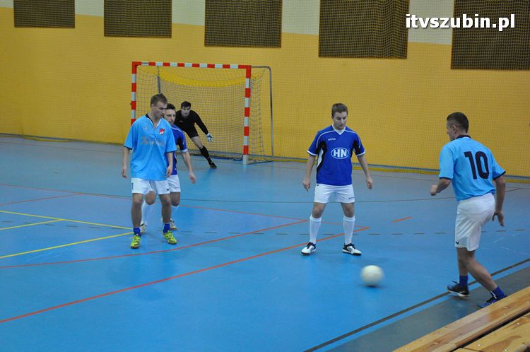 Drużyna Brzysko-Rol Brzyskorzystewko wygrała II Turniej Halowy Seniorów Piłki Nożnej o Puchar Burmistrza Szubina