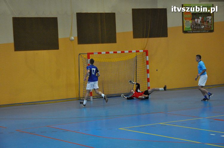 Drużyna Brzysko-Rol Brzyskorzystewko wygrała II Turniej Halowy Seniorów Piłki Nożnej o Puchar Burmistrza Szubina