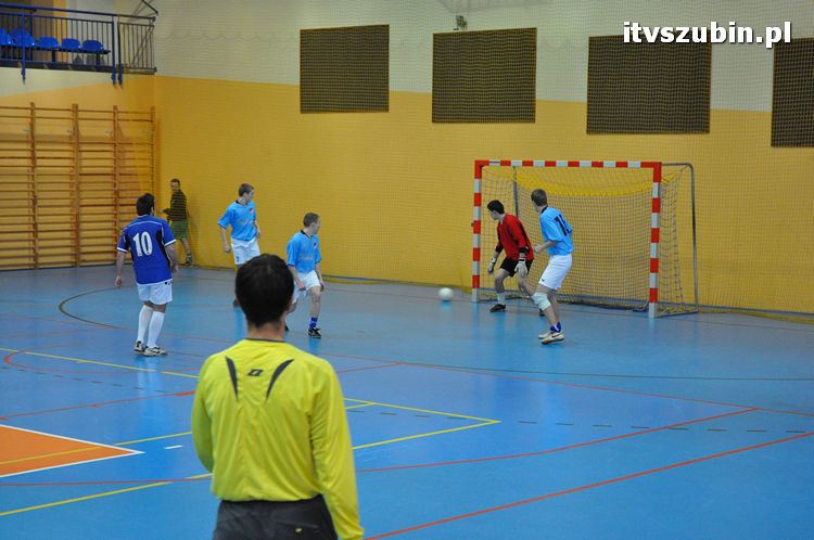 Drużyna Brzysko-Rol Brzyskorzystewko wygrała II Turniej Halowy Seniorów Piłki Nożnej o Puchar Burmistrza Szubina