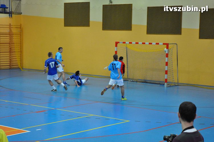 Drużyna Brzysko-Rol Brzyskorzystewko wygrała II Turniej Halowy Seniorów Piłki Nożnej o Puchar Burmistrza Szubina