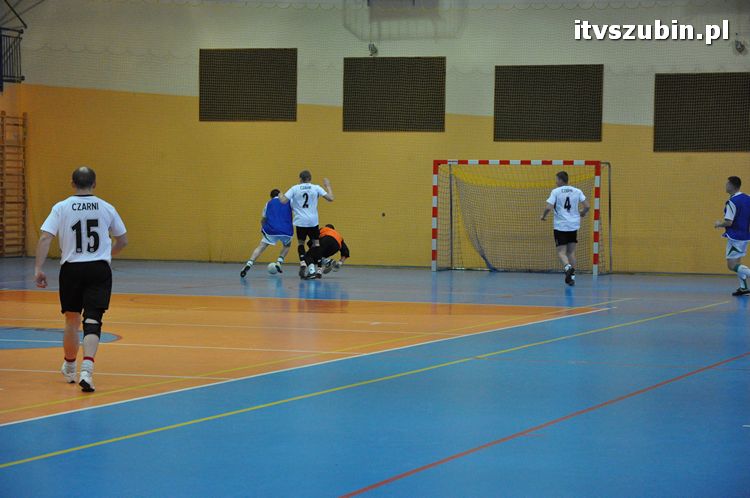 Drużyna Brzysko-Rol Brzyskorzystewko wygrała II Turniej Halowy Seniorów Piłki Nożnej o Puchar Burmistrza Szubina
