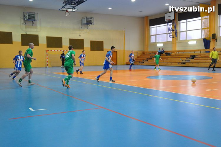 Drużyna Brzysko-Rol Brzyskorzystewko wygrała II Turniej Halowy Seniorów Piłki Nożnej o Puchar Burmistrza Szubina