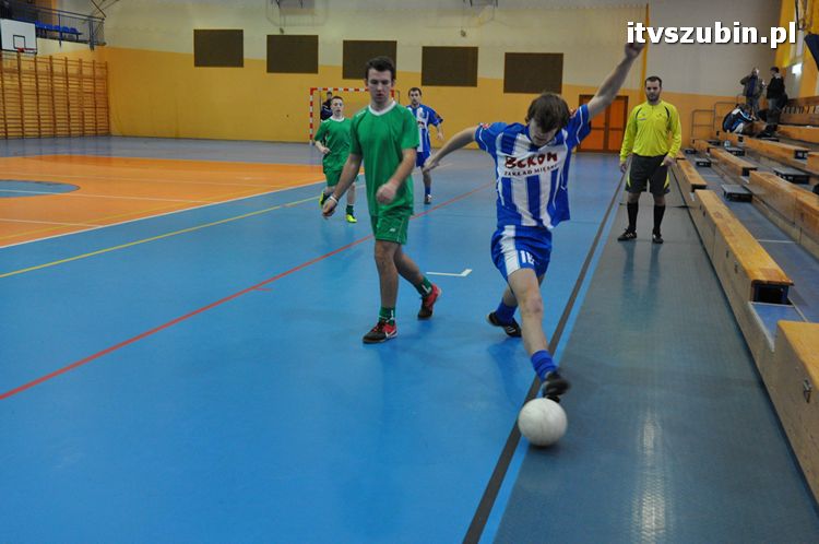 Drużyna Brzysko-Rol Brzyskorzystewko wygrała II Turniej Halowy Seniorów Piłki Nożnej o Puchar Burmistrza Szubina