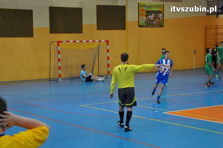 Drużyna Brzysko-Rol Brzyskorzystewko wygrała II Turniej Halowy Seniorów Piłki Nożnej o Puchar Burmistrza Szubina