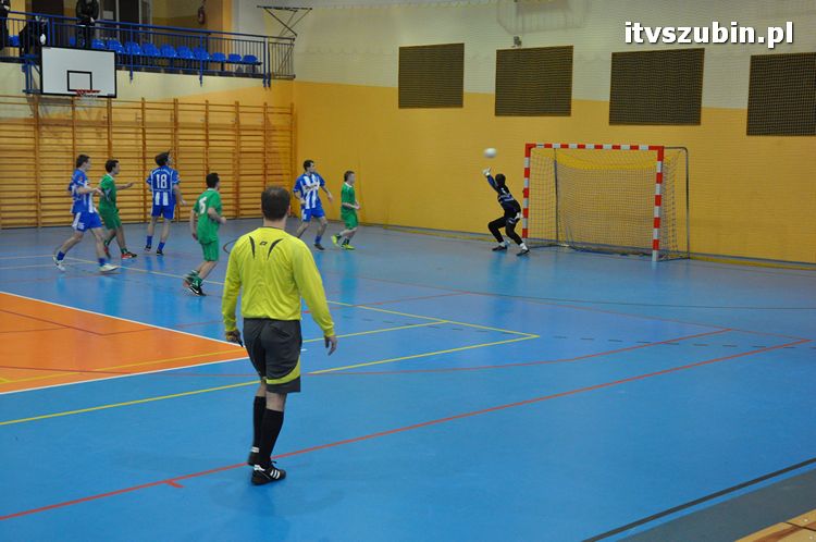 Drużyna Brzysko-Rol Brzyskorzystewko wygrała II Turniej Halowy Seniorów Piłki Nożnej o Puchar Burmistrza Szubina
