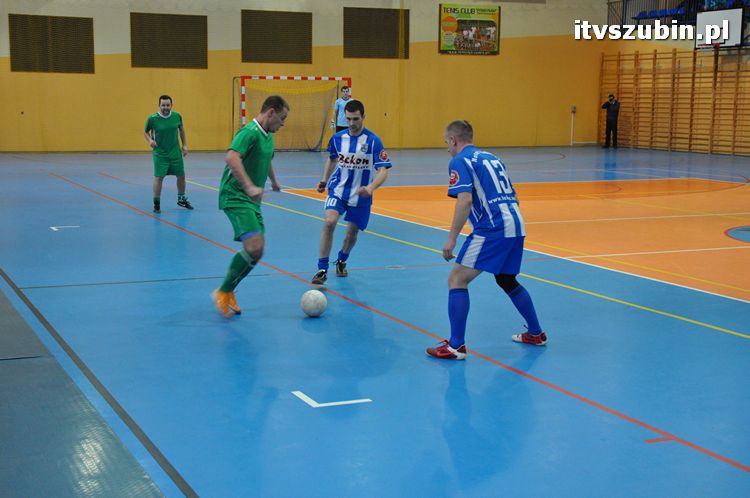 Drużyna Brzysko-Rol Brzyskorzystewko wygrała II Turniej Halowy Seniorów Piłki Nożnej o Puchar Burmistrza Szubina