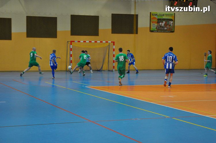 Drużyna Brzysko-Rol Brzyskorzystewko wygrała II Turniej Halowy Seniorów Piłki Nożnej o Puchar Burmistrza Szubina
