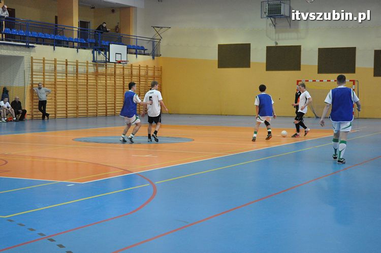 Drużyna Brzysko-Rol Brzyskorzystewko wygrała II Turniej Halowy Seniorów Piłki Nożnej o Puchar Burmistrza Szubina