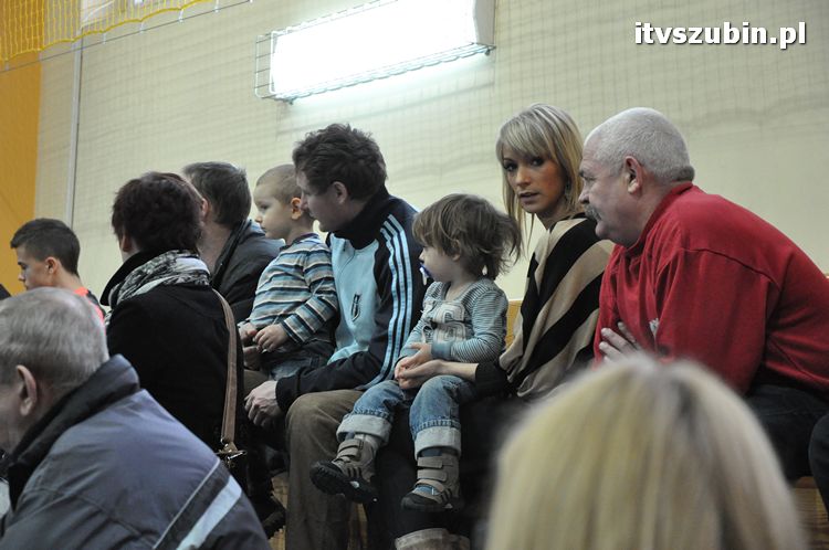 Drużyna Brzysko-Rol Brzyskorzystewko wygrała II Turniej Halowy Seniorów Piłki Nożnej o Puchar Burmistrza Szubina