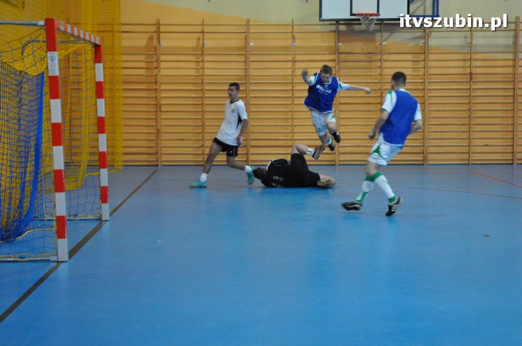 Drużyna Brzysko-Rol Brzyskorzystewko wygrała II Turniej Halowy Seniorów Piłki Nożnej o Puchar Burmistrza Szubina