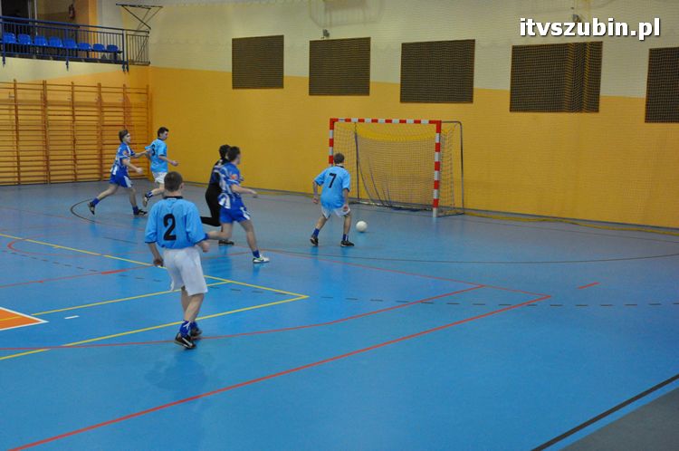 Drużyna Brzysko-Rol Brzyskorzystewko wygrała II Turniej Halowy Seniorów Piłki Nożnej o Puchar Burmistrza Szubina