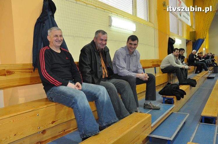 Drużyna Brzysko-Rol Brzyskorzystewko wygrała II Turniej Halowy Seniorów Piłki Nożnej o Puchar Burmistrza Szubina