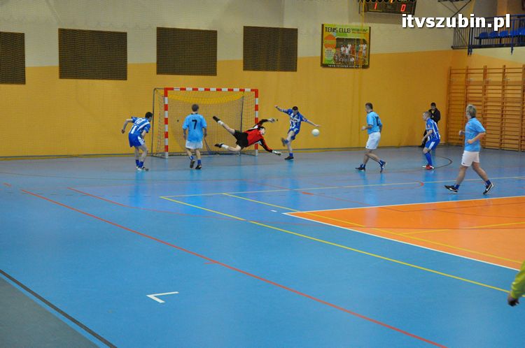 Drużyna Brzysko-Rol Brzyskorzystewko wygrała II Turniej Halowy Seniorów Piłki Nożnej o Puchar Burmistrza Szubina