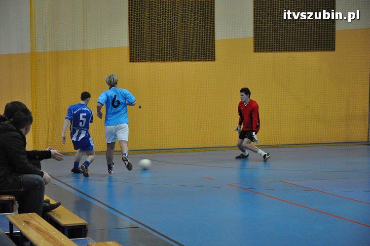 Drużyna Brzysko-Rol Brzyskorzystewko wygrała II Turniej Halowy Seniorów Piłki Nożnej o Puchar Burmistrza Szubina