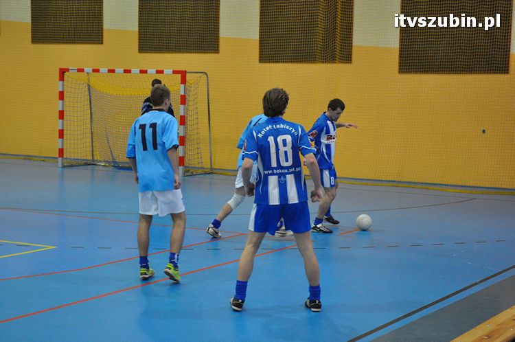 Drużyna Brzysko-Rol Brzyskorzystewko wygrała II Turniej Halowy Seniorów Piłki Nożnej o Puchar Burmistrza Szubina