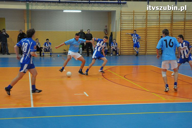 Drużyna Brzysko-Rol Brzyskorzystewko wygrała II Turniej Halowy Seniorów Piłki Nożnej o Puchar Burmistrza Szubina