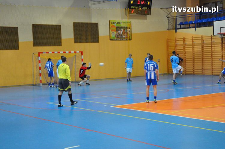 Drużyna Brzysko-Rol Brzyskorzystewko wygrała II Turniej Halowy Seniorów Piłki Nożnej o Puchar Burmistrza Szubina